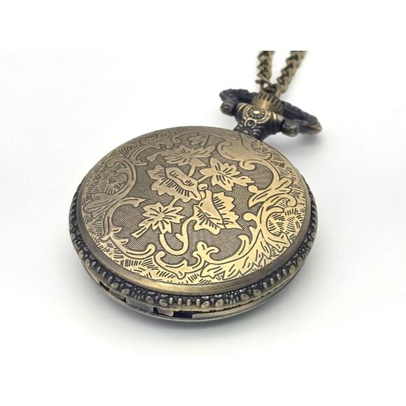 Enamel Owl Pocket Watch – Unique Wildlife Accessory, Personalizable Vintage Look - Picture 3 of 12